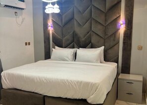 Family Room, Balcony, City View | Desk, laptop workspace, soundproofing, free WiFi