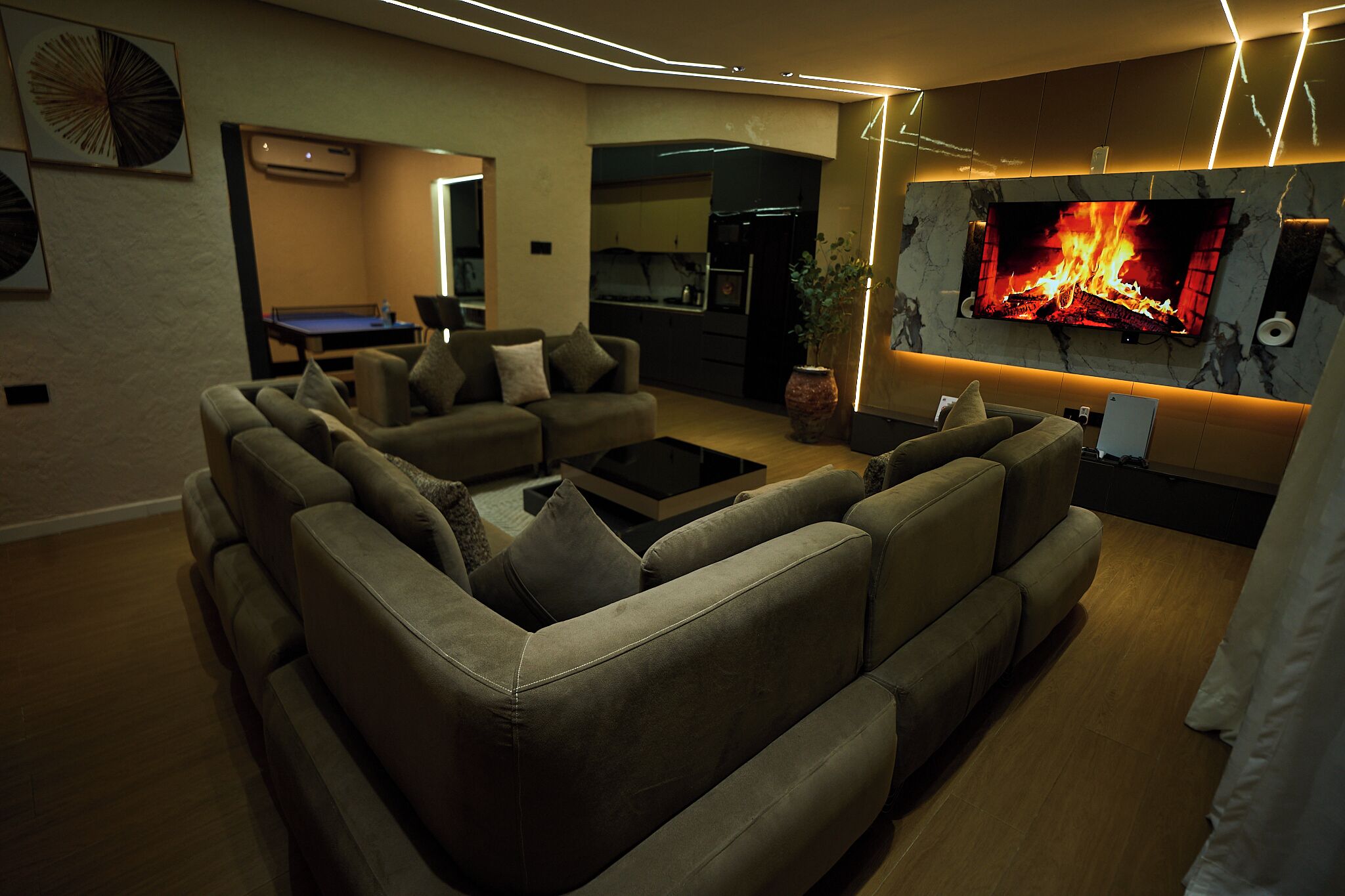 Family Room, Balcony, City View | Living area