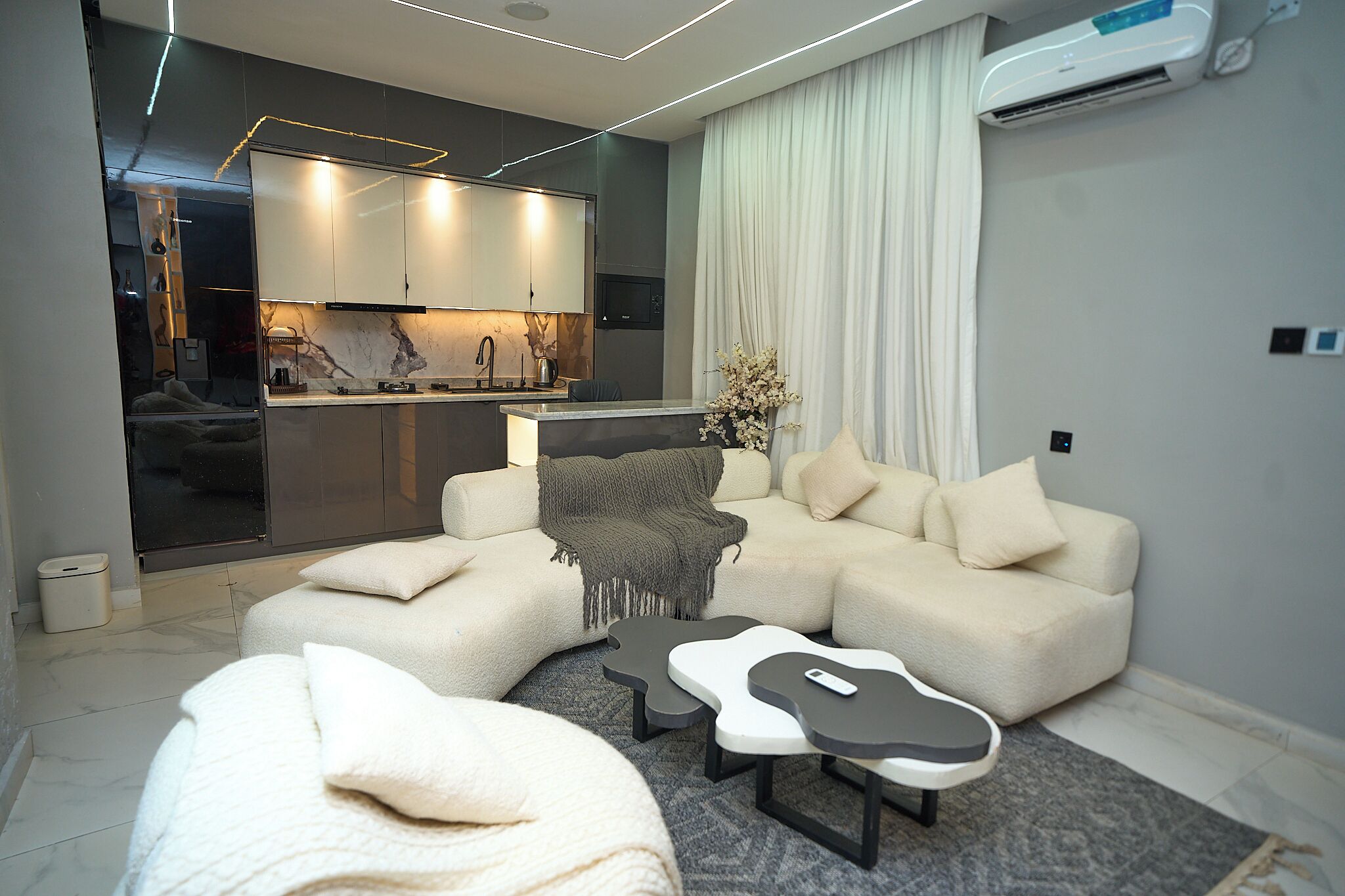 Family Room, Balcony, City View | Desk, laptop workspace, soundproofing, free WiFi