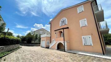 Studio, Balcony, Courtyard View | 1 bedroom, free WiFi