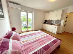 Studio, Balcony, Sea View | Free WiFi - Villa Julie (Jadranovo)