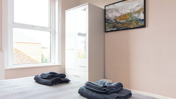 Unclassified image, 1 of 9, button - Thornbury Guest House Room 6 (Southampton)