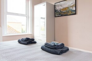 Herbergi með tvíbreiðu rúmi | Ókeypis þráðlaus nettenging