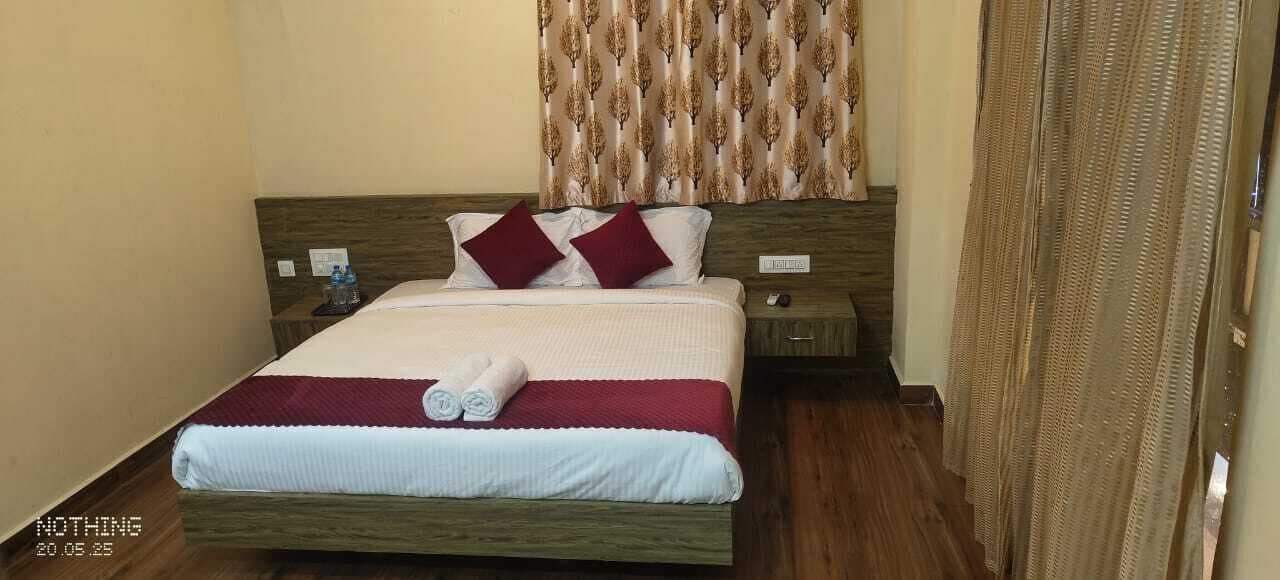 Comfort Double Room, Non Smoking, Garden View | Desk, laptop workspace, soundproofing, iron/ironing board