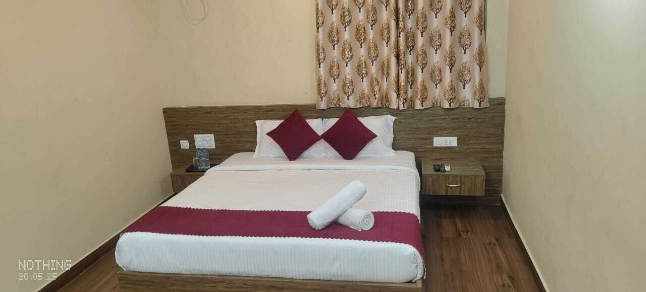 Comfort Double Room, Non Smoking, Garden View | Desk, laptop workspace, soundproofing, iron/ironing board