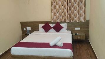 Comfort Double Room, Non Smoking, Garden View | Desk, laptop workspace, soundproofing, iron/ironing board