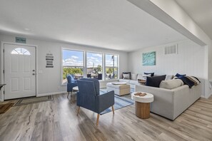 House, 2 Bedrooms | Living area
