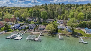 House, 2 Bedrooms | Exterior