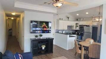 Apartment, 2 Bedrooms | Private kitchen | Fridge, oven, coffee/tea maker, toaster