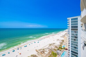 Condo, 3 habitaciones | Playa | Playa en los alrededores