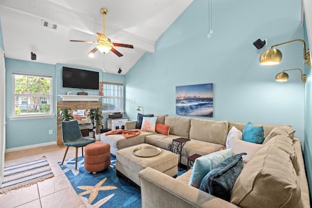 Smart TV. Mermaids Oasis 3 Bedroom Townhouse