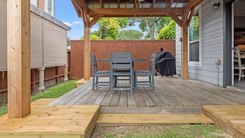 House, 4 Bedrooms | Outdoor dining