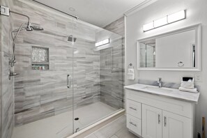 House, 4 Bedrooms | Bathroom | Towels, shampoo - Nina's Place 4 Bedroom Home (Galveston)