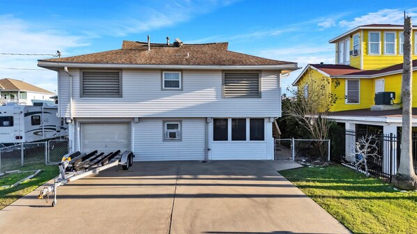 House, 2 Bedrooms | Exterior