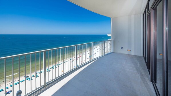 Condo, 3 Bedrooms | Property grounds