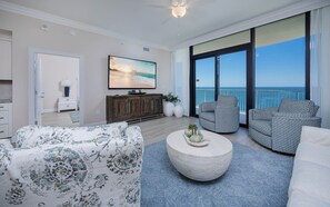 Condo, 3 Bedrooms | Living area