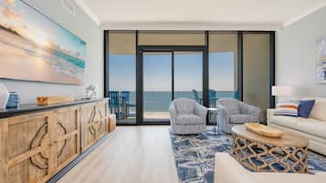 Condo, 3 Bedrooms | Living area