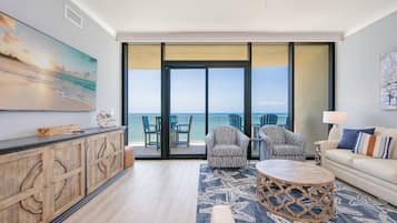 Condo, 3 Bedrooms | Living area