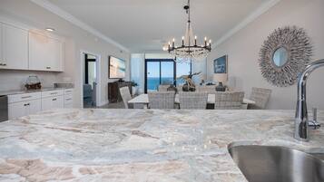 Appart'hôtel, 3 chambres | Restauration