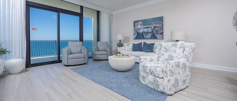 Condo, 3 Bedrooms | Living area