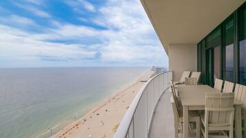 Apartamento, 3 habitaciones | Restaurante al aire libre