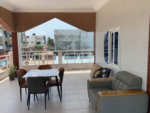Outdoor dining - Highly secured 2 floors F2 -1 King bed 2.5 baths entire house, beach across st.: (Cotonou)
