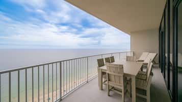 Apartamento, 3 habitaciones | Restaurante al aire libre