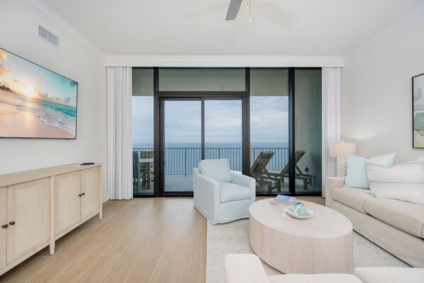 Condo, 3 phòng ngủ | Khu phòng khách