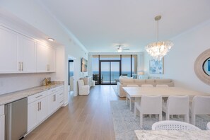 Condo, 3 Bedrooms | Interior