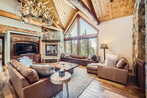 Living area - Bridge To Solitude 6 Bedroom Home (Breckenridge)