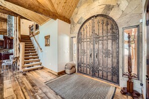 House, 6 Bedrooms | Interior