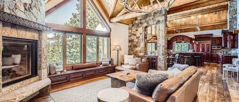 House, 6 Bedrooms | Living area