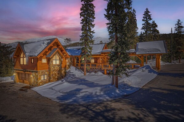 House, 6 Bedrooms | Exterior