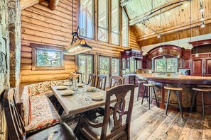 House, 6 Bedrooms | Dining