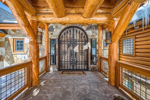 Exterior detail - Bridge To Solitude 6 Bedroom Home (Breckenridge)