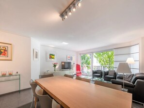 Apartment | Dining - Apartment in Knokke-heist Near Beaches (Knokke-Heist)
