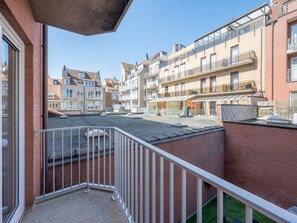 Apartment | Balcony - Apartment in Knokke-heist Near Beaches (Knokke-Heist)