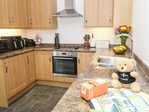 Cookware/dishes/utensils