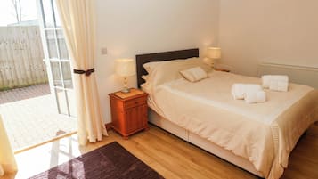 Cottage | 2 bedrooms, individually decorated, individually furnished, free WiFi