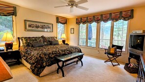 4 bedrooms, travel crib, WiFi, bed sheets