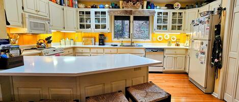 Refrigerador y parrilla de estufa