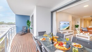Outdoor dining - Cote D'Azur 42, 61 Donald St - complex pool, lift, linen, bed making and stunning water views (Nelson Bay)