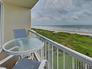 Property grounds - Seventh Heaven | Oceanfront Bliss, Pool (Galveston)