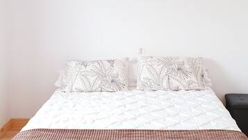 3 bedrooms, travel crib, free WiFi, bed sheets