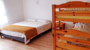3 Schlafzimmer, Reisekinderbett, kostenloses WLAN, Bettwäsche