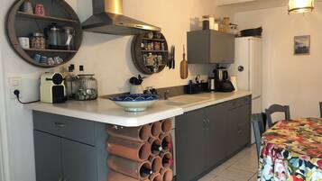 Microwave, oven, stovetop, coffee/tea maker
