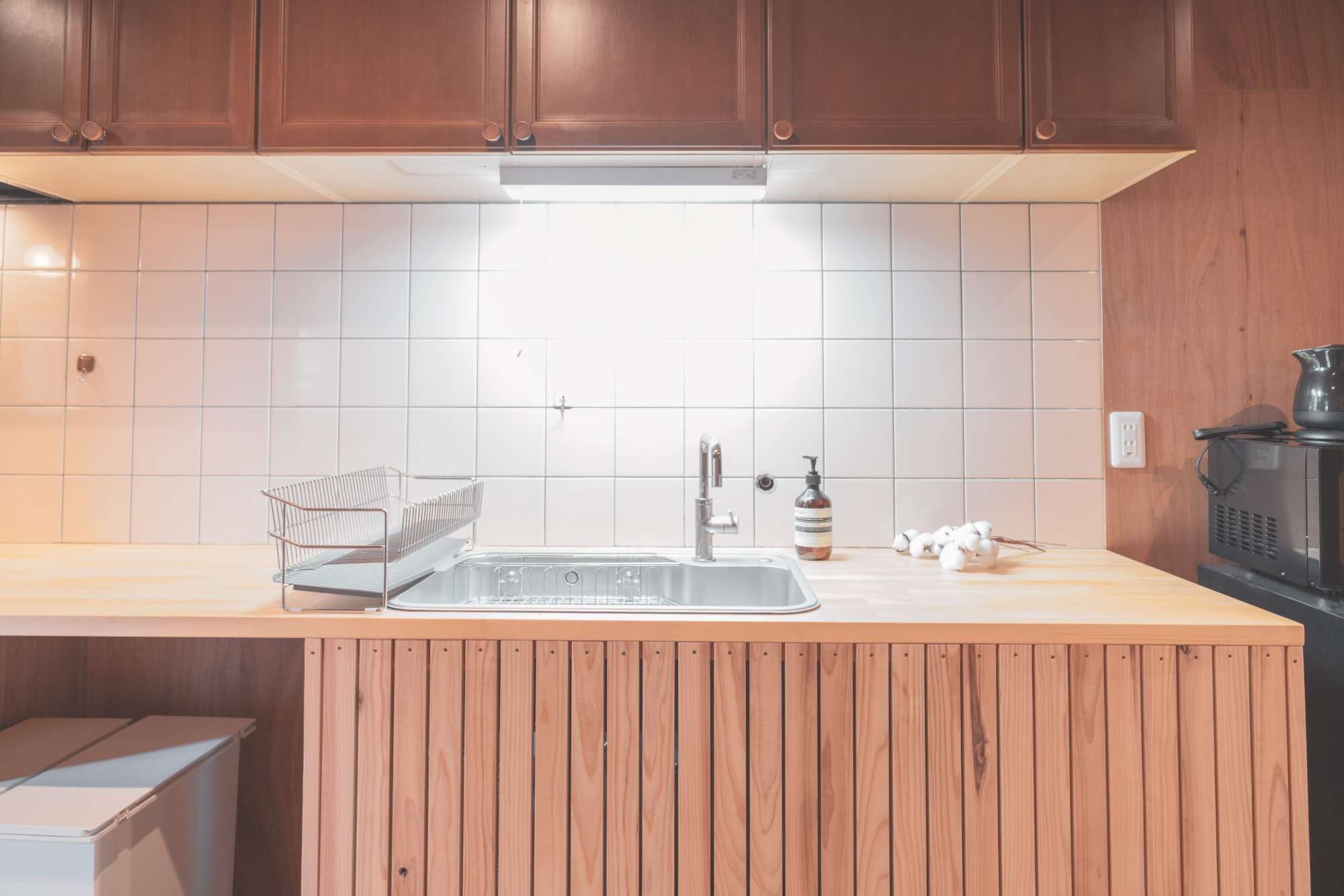 Fridge, microwave, stovetop, cookware/dishes/utensils