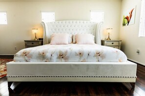 4 habitaciones, tabla de planchar con plancha, wifi y ropa de cama