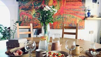 Free daily continental breakfast