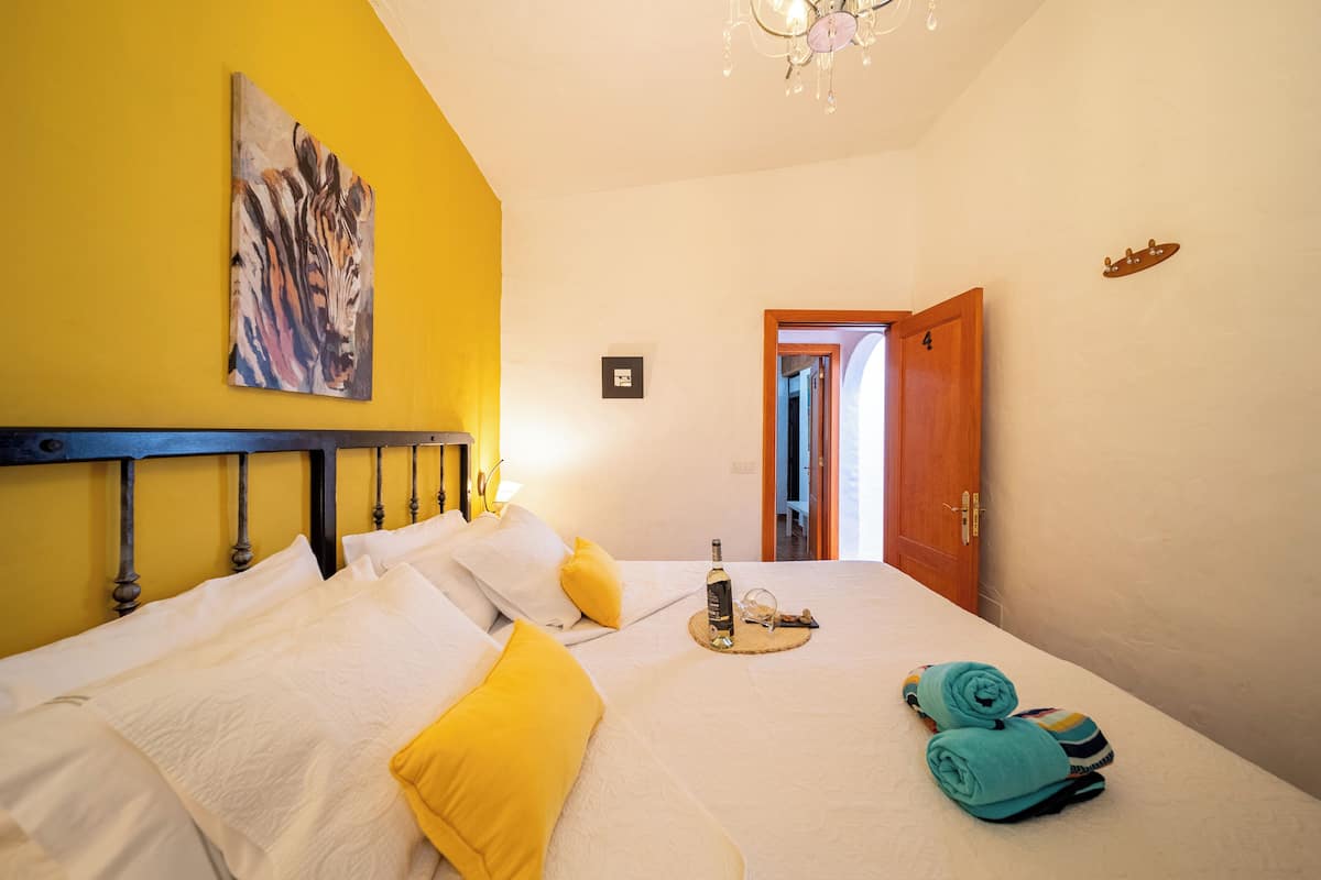 Economy Room | Down duvets, free WiFi, bed sheets